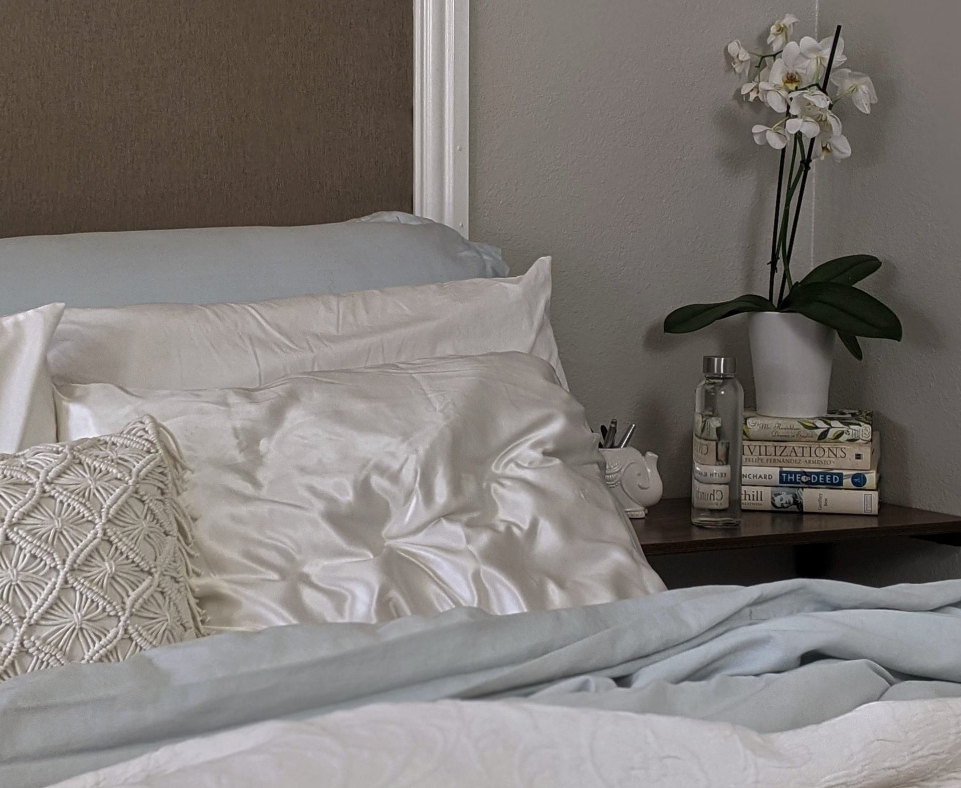 5 Health and Beauty Benefits of Silk Pillowcases You Didn’t Know About