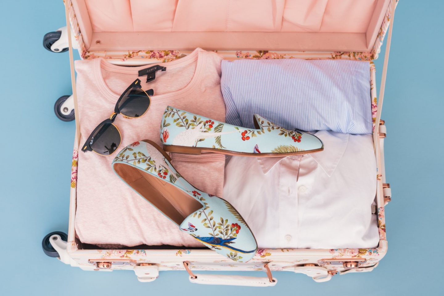 9 Expert Hacks To Keep Your Linen Wrinkle-Free on Holiday | British Style Society 9 Expert Hacks To Keep Your Linen Wrinkle-Free on Holiday | British Style Society