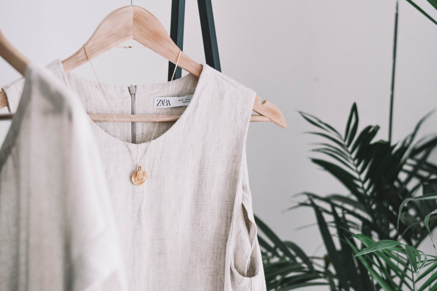 9 Expert Hacks To Keep Your Linen Wrinkle-Free on Holiday | British Style  Society